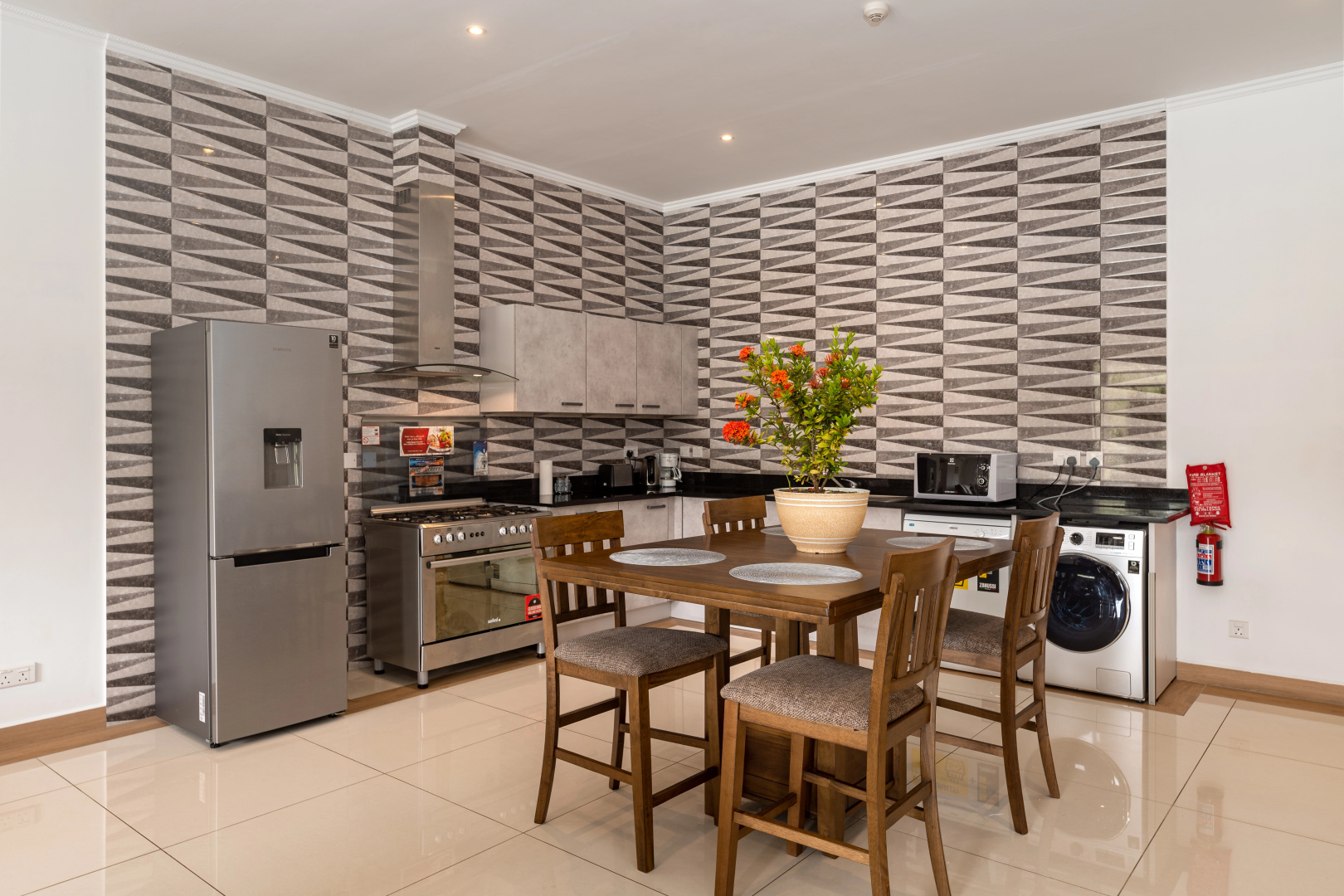 Апарт-отель Royale Suites Luxury Apartment