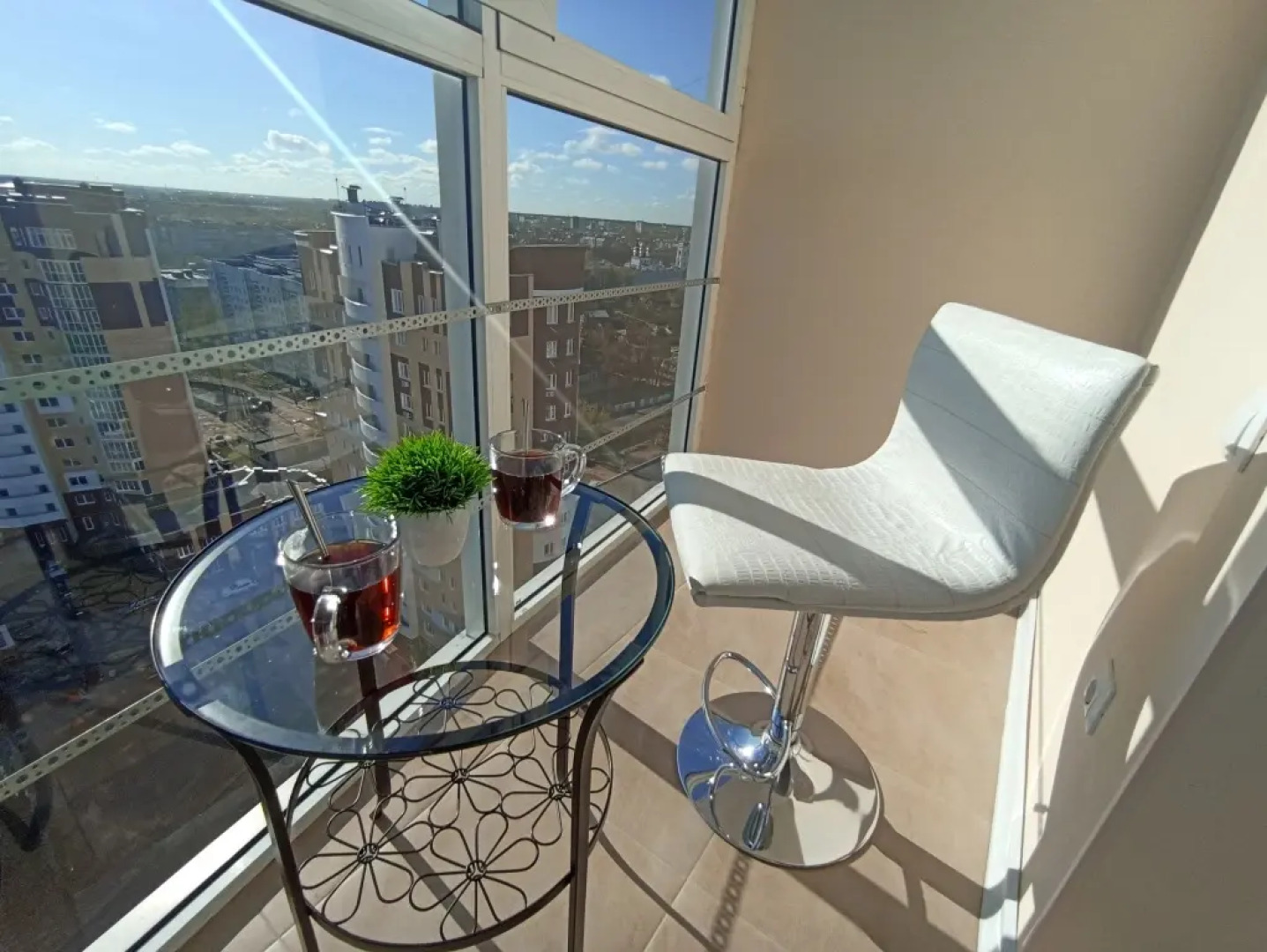 Апартаменты видовые сети «Все в гости» на ул.10 Августа 85 на 17 этаже