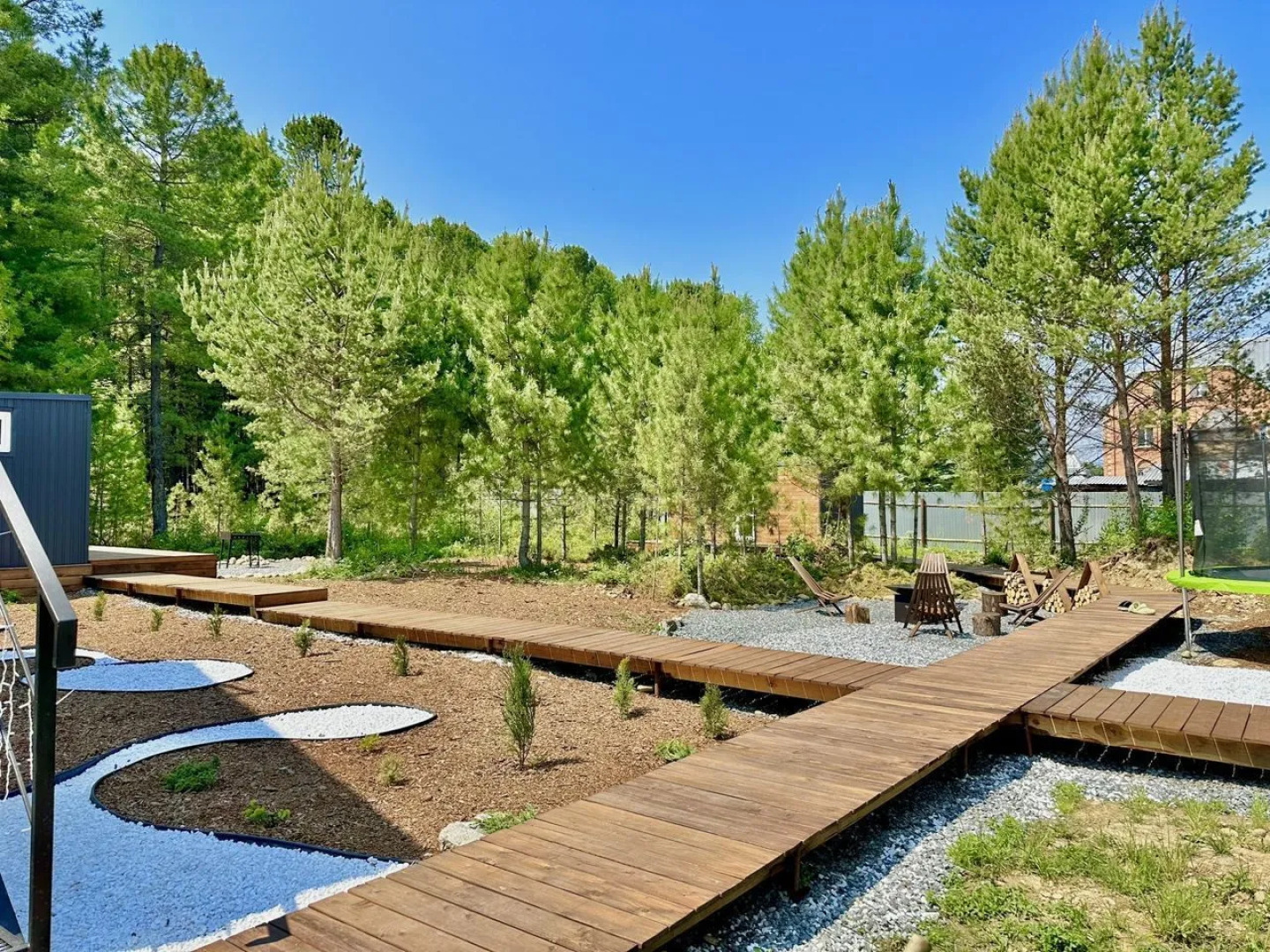 Частный дом Хвоя в окружении кедрового леса