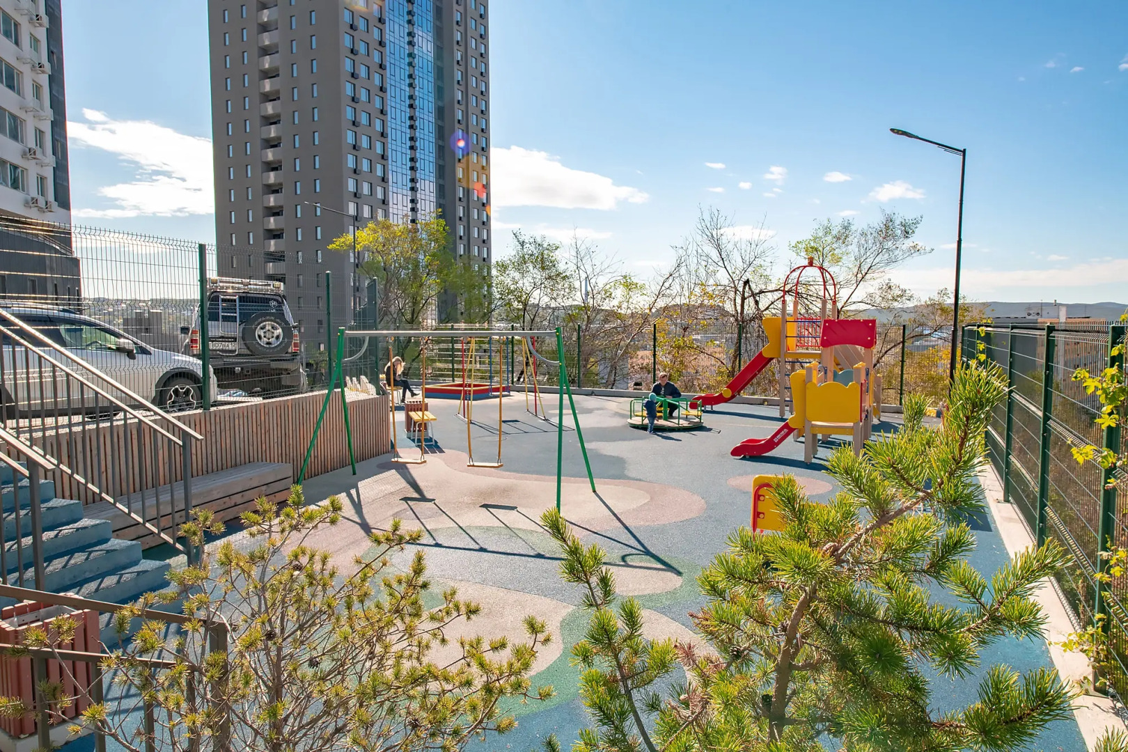 Апартаменты на высоком этаже, рядом с театром и мостом, недалеко от центра. Фастовская 29.