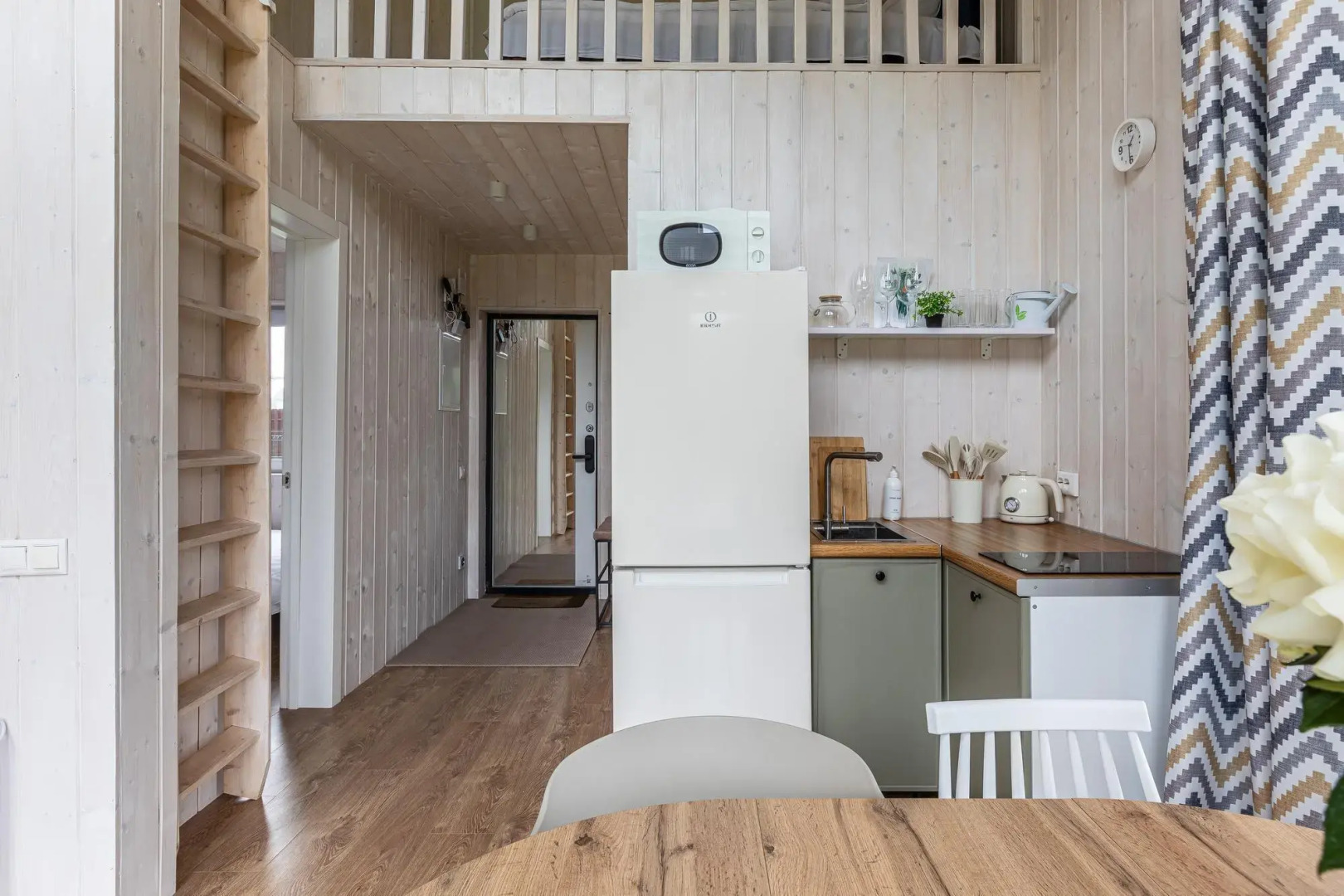 Частный Дом Яркий панорамный с видом на лес