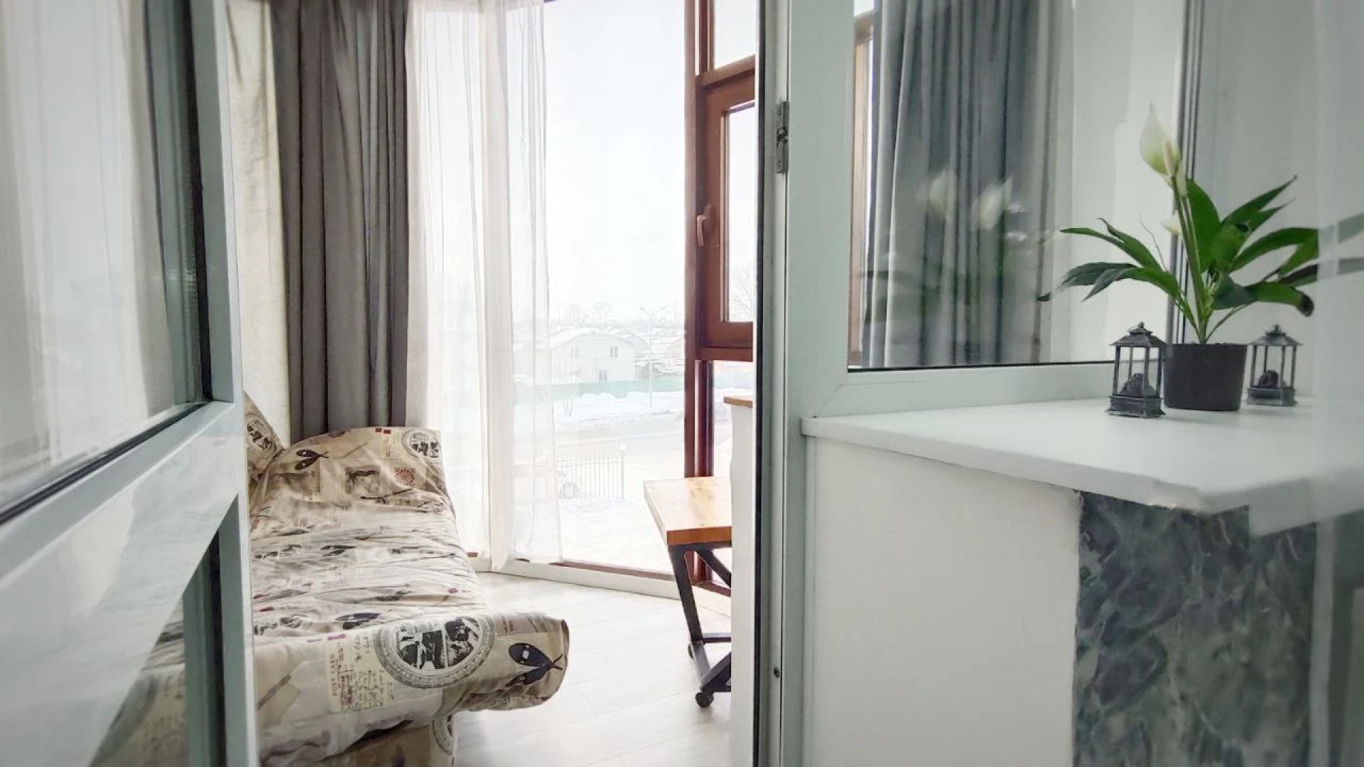 Квартира Guru c лаундж зоной на балконе