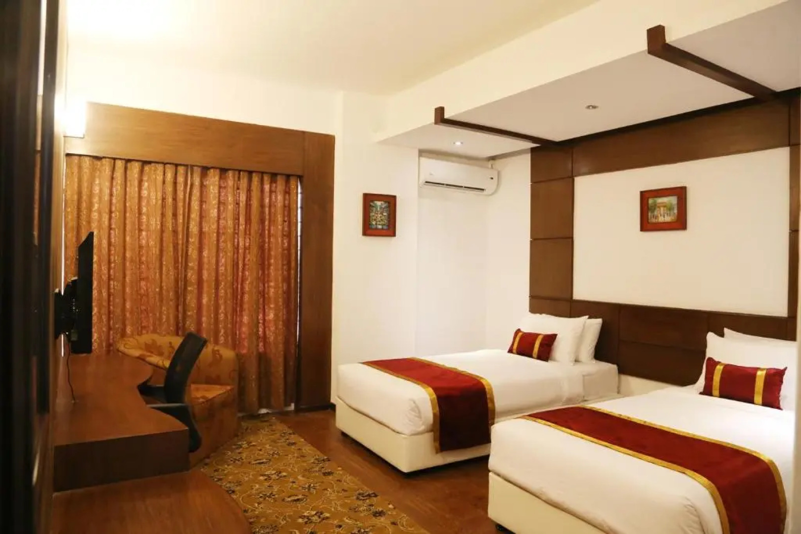 Отель Grand Oriental