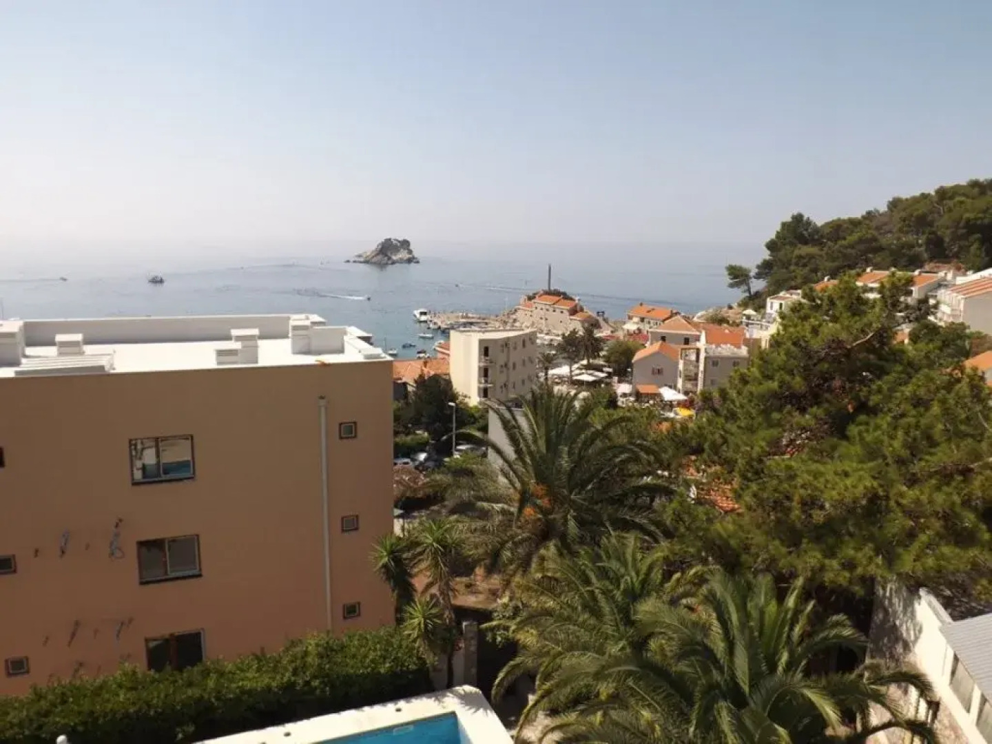 Вилла Petrovac с бассейном 6 спален