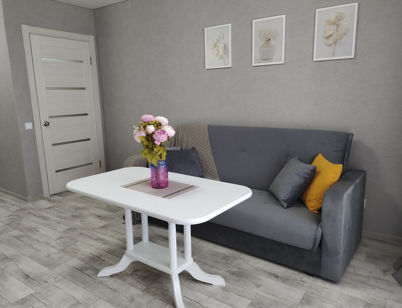 Апартаменты Вирджиния до 4 Чел. на Возрождения 51 Пятница Сеть Посуточных Квартир