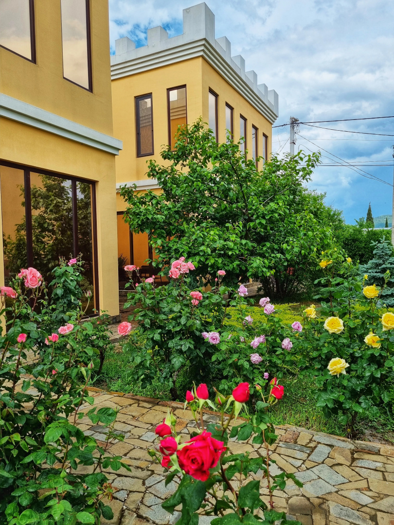 Частный дом Sunny Holiday Home