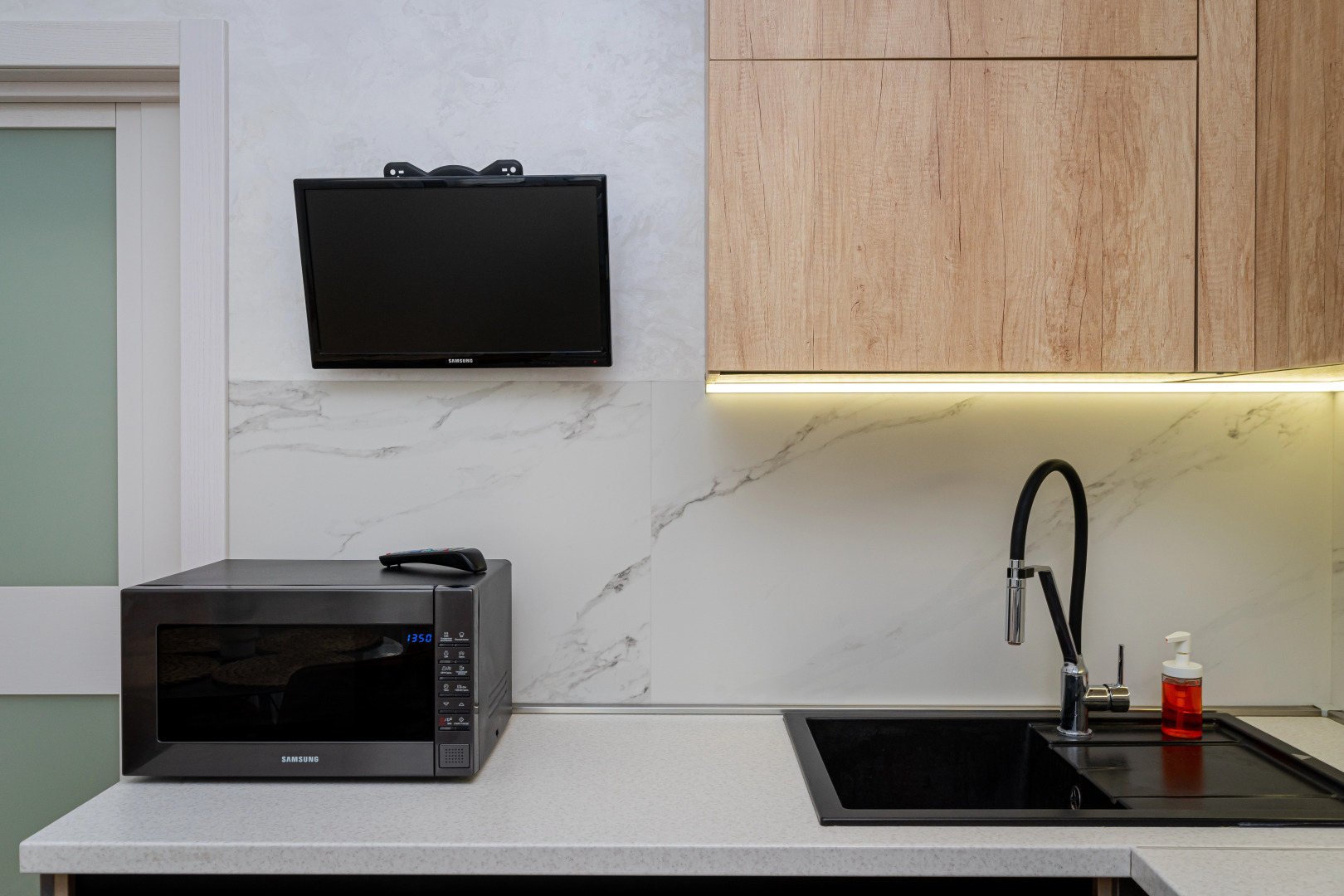 Квартира ЛЮКС Посуточно в ЖК Жигулина Роща