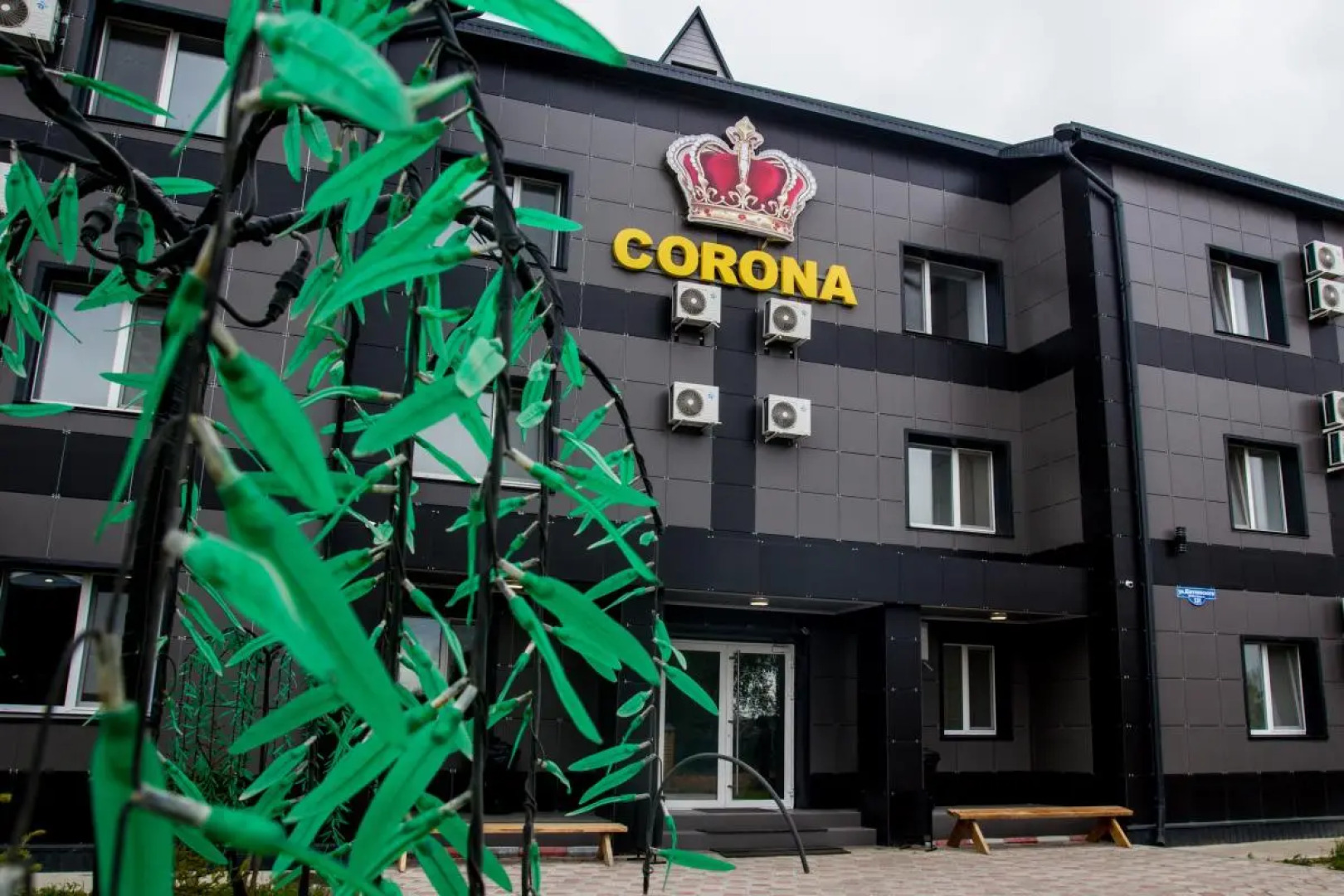 Отель Корона