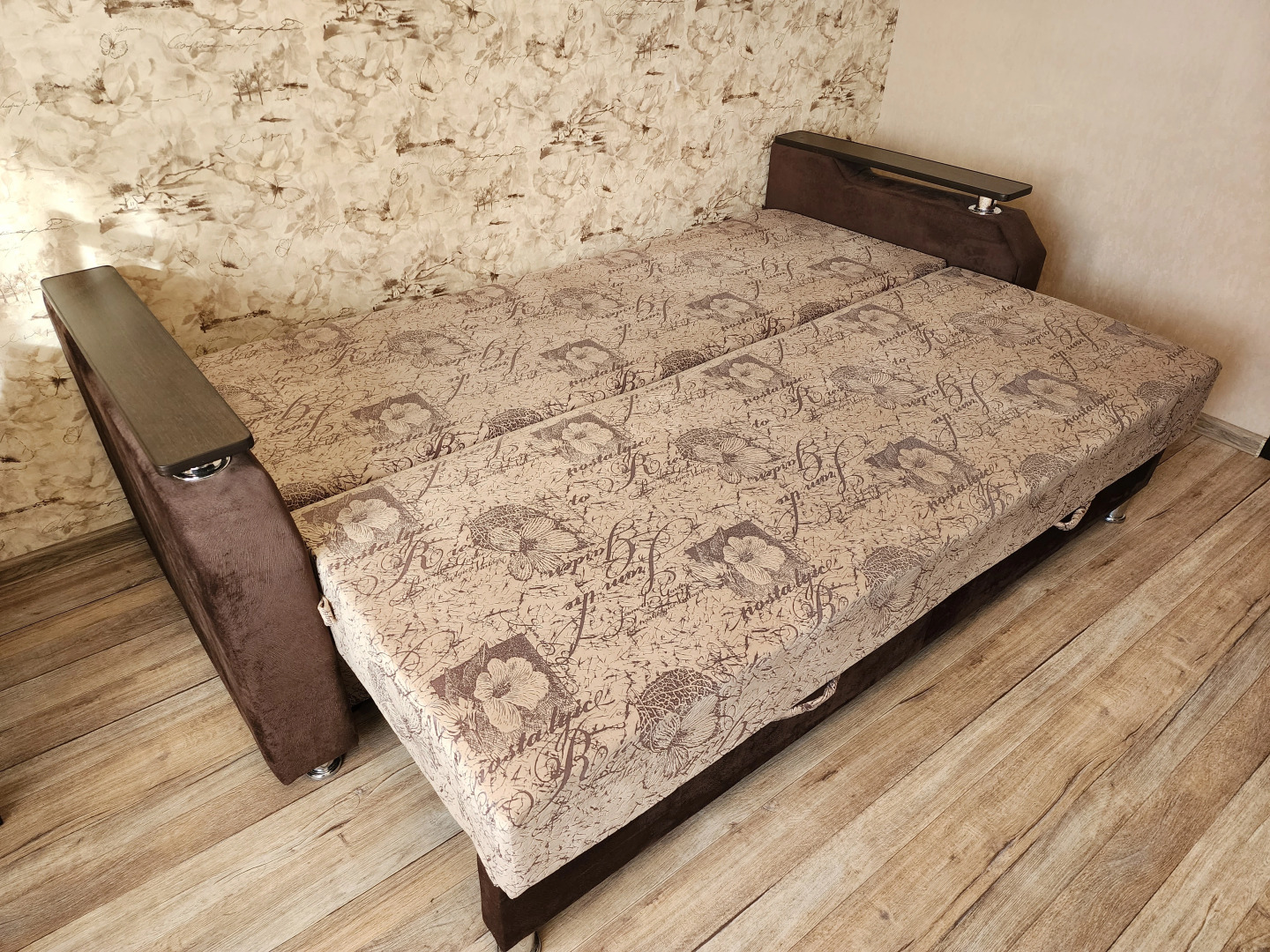 Квартира Студия с Балконом и Видом на Озеро Чебаркуль Рядом с Вокзалом