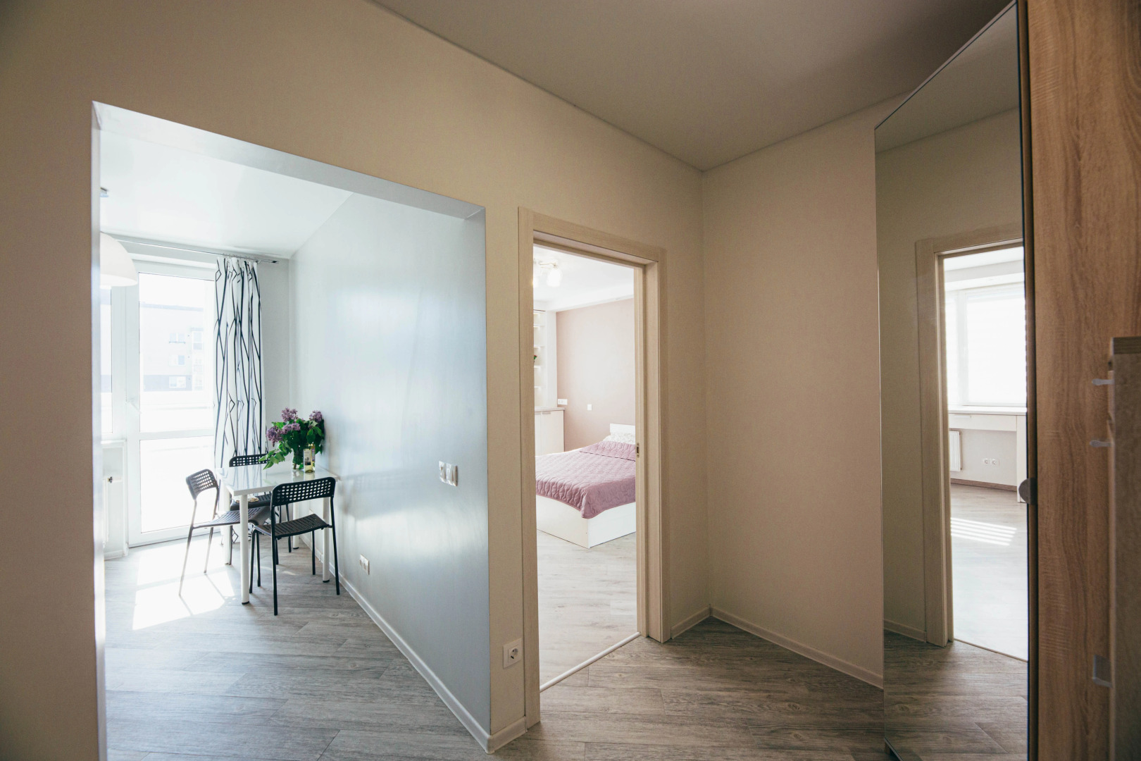 Апартаменты День и Ночь на Согласия