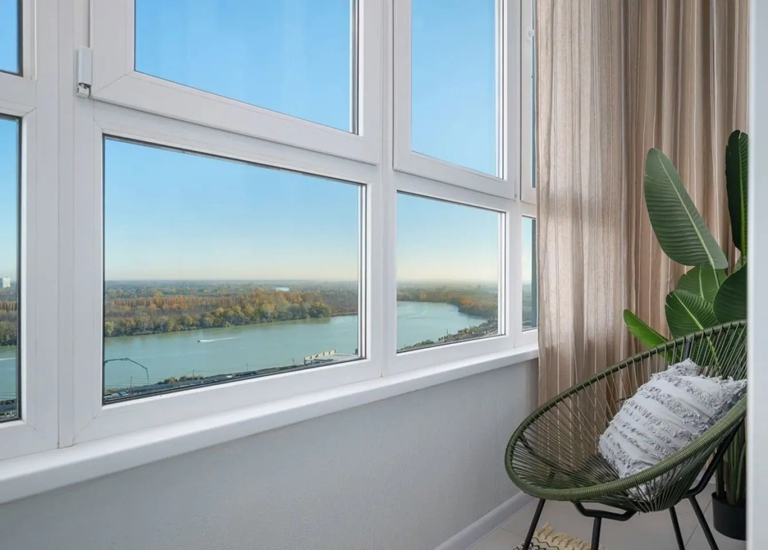 Апартаменты с красивым видом нa реку и гoрод