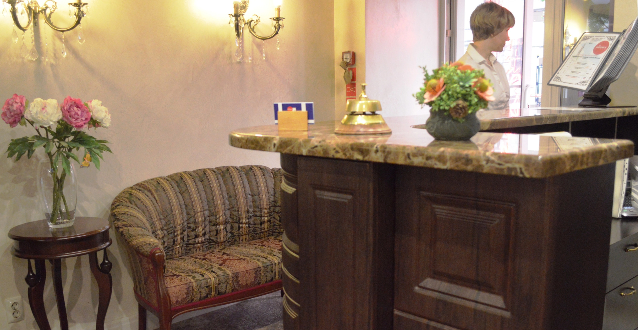 Отель Моника