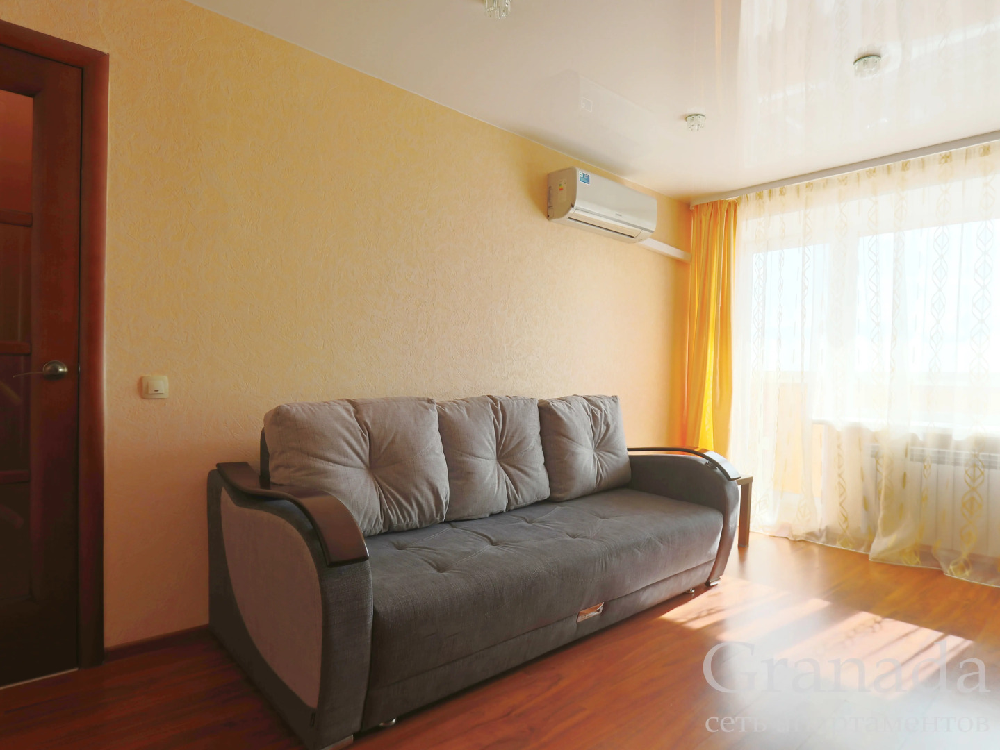 Апартаменты Granada Тихая уютная однокомнатная с шикарным видом на город и пруд