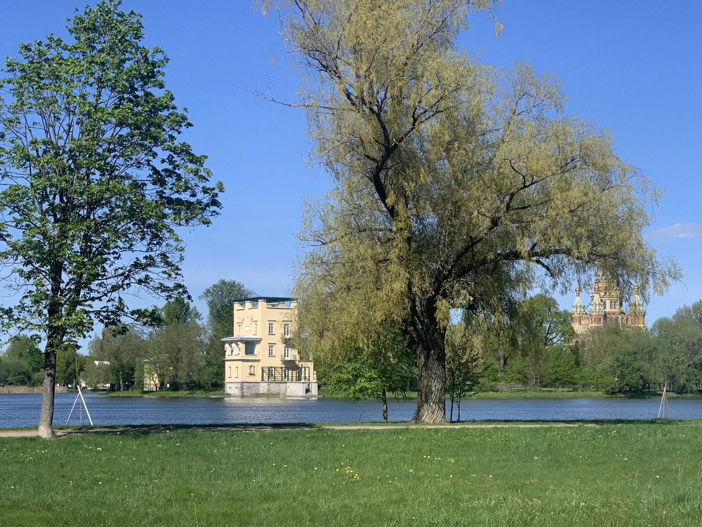 Апартаменты квартира с видом в центре Петергофа