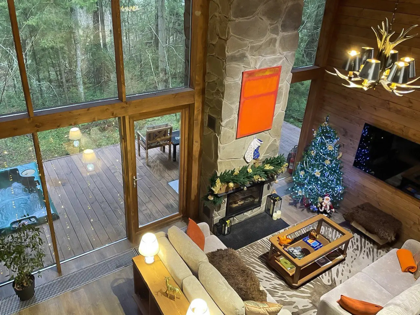 Шале с камином и джакузи в лесу