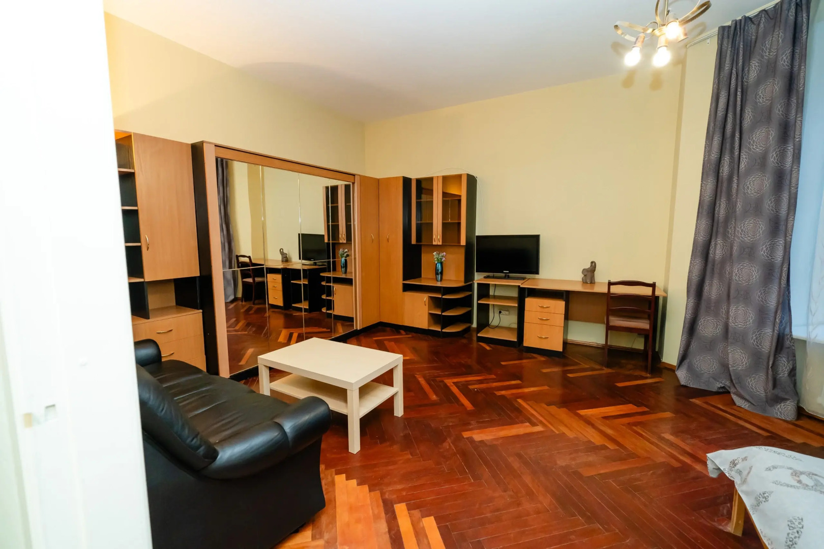 Апартаменты Одна Спальня и Парковка Большая Морская 9