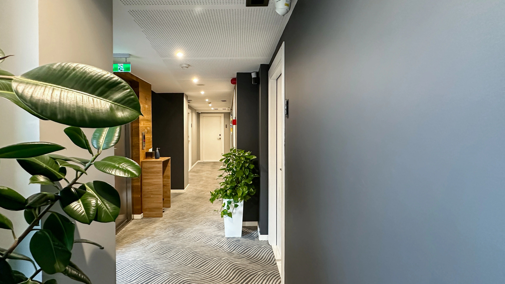 Отель Silver 39  Corner Hotel