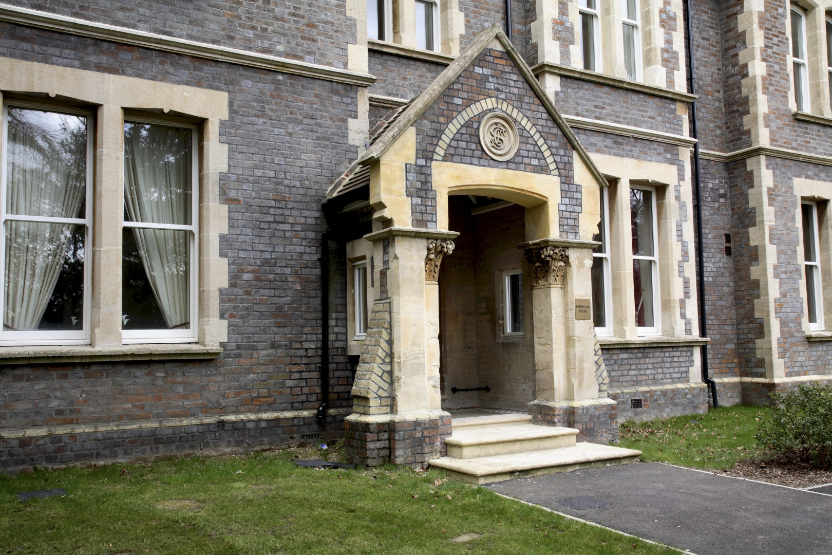 Апартаменты Basingstoke Sherborne House