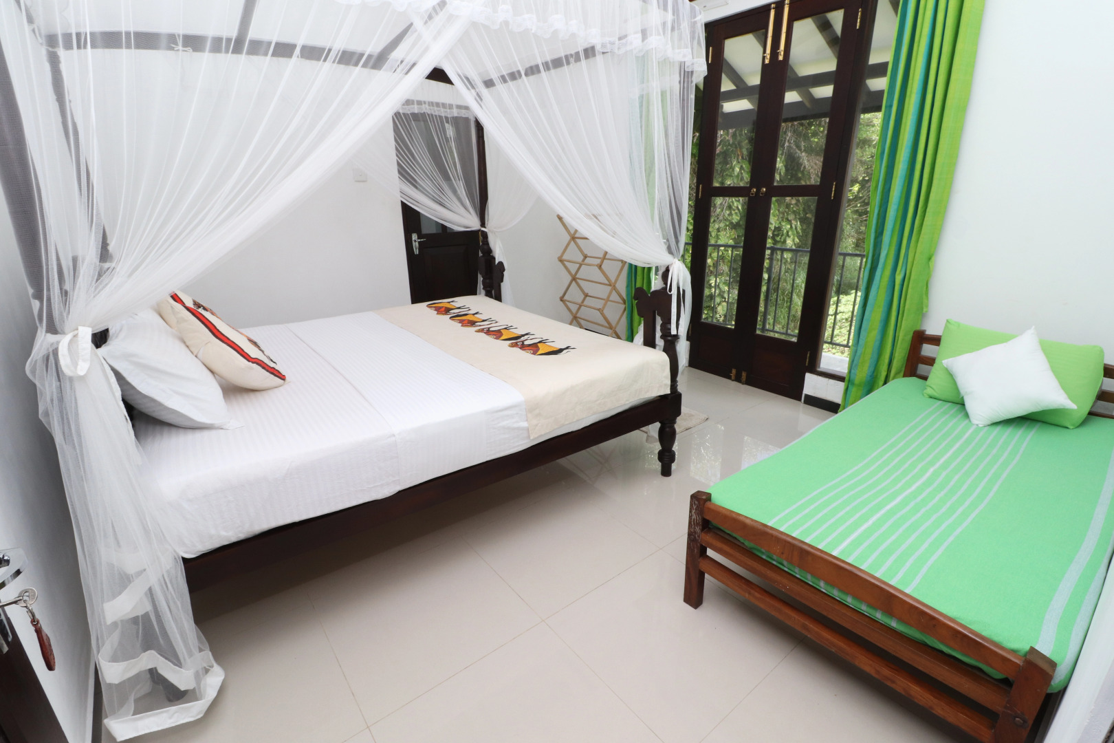 Отель Yoho Aura