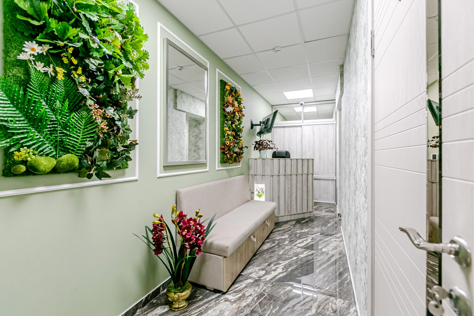 Отель Лидер