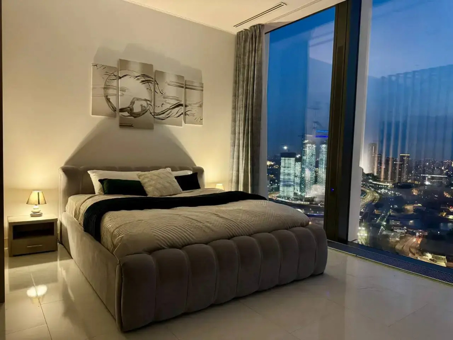 Апартаменты Sky City Moscow Уютная студия с подсветкой и Аэрохоккеем в Москва Сити! Закатная сторона!