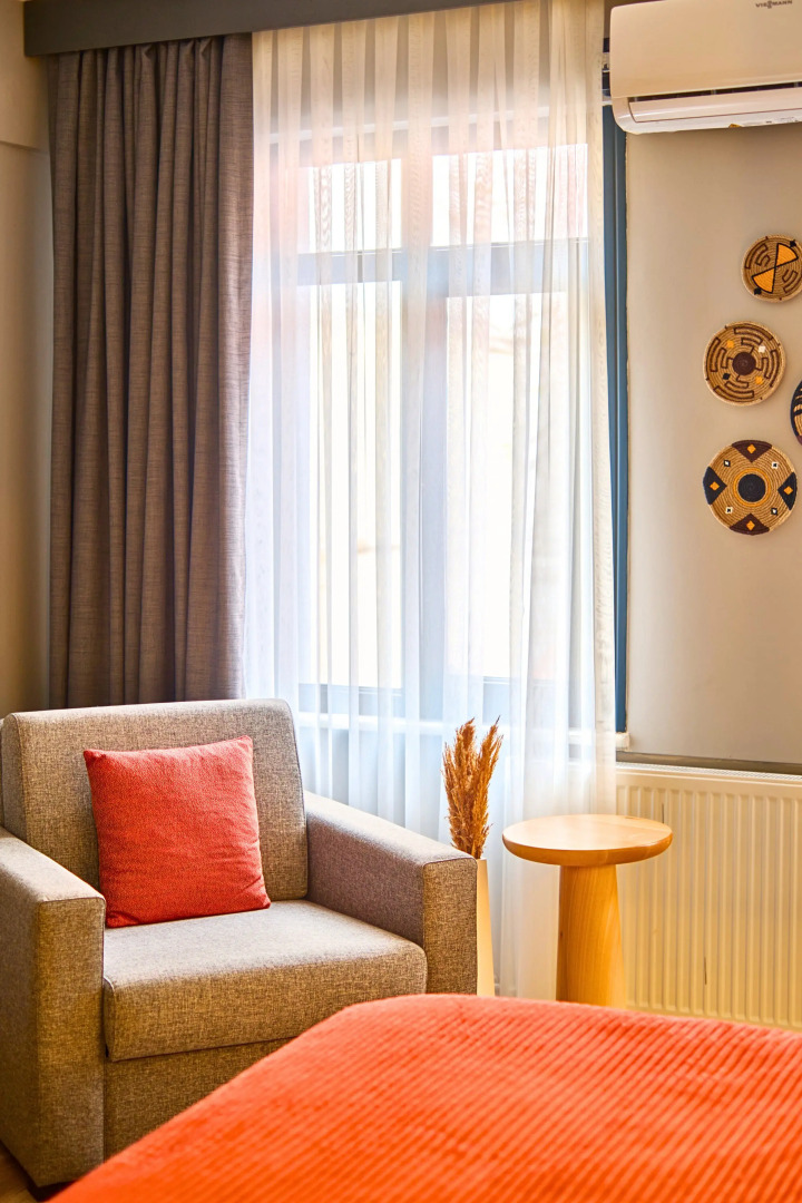 Отель TAKS-INN Suites