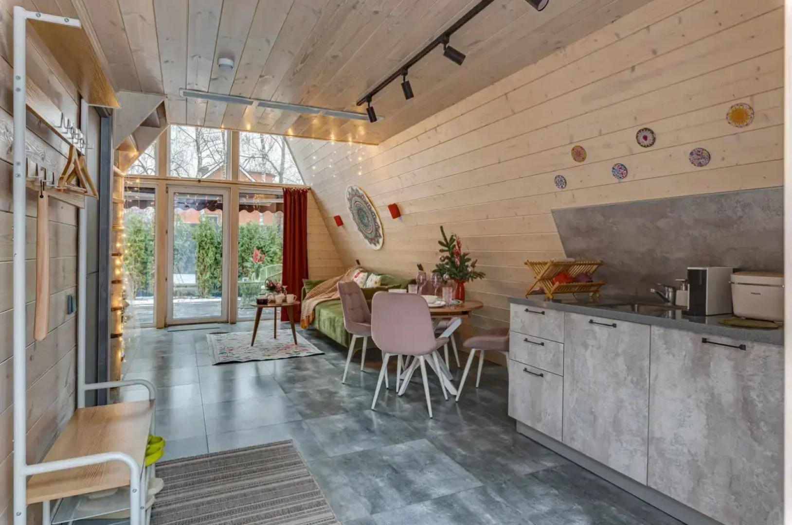 Частный дом Увеличенный А-фрейм Сад с баней и чаном