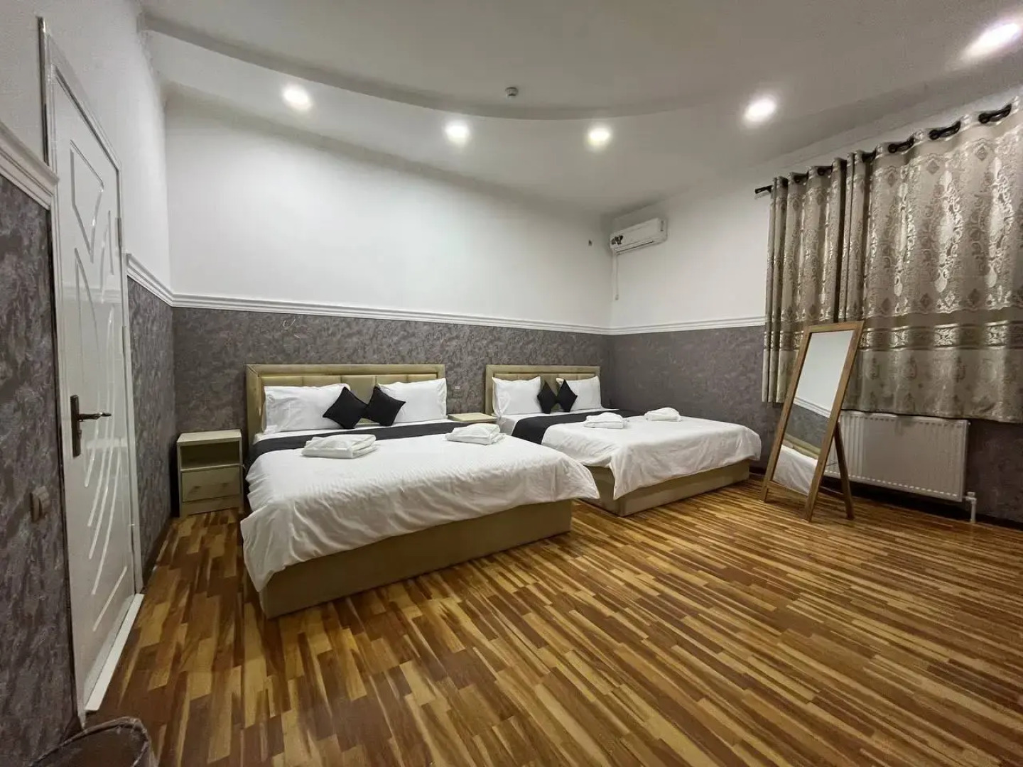 Отель HOME ALONE