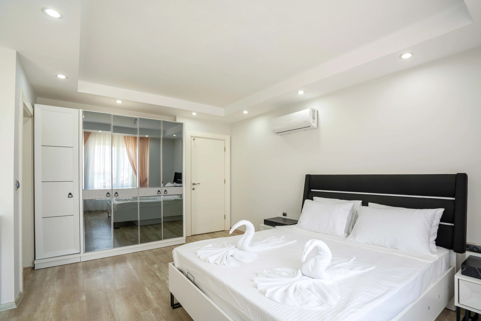 Apartments River Park Residence Lara