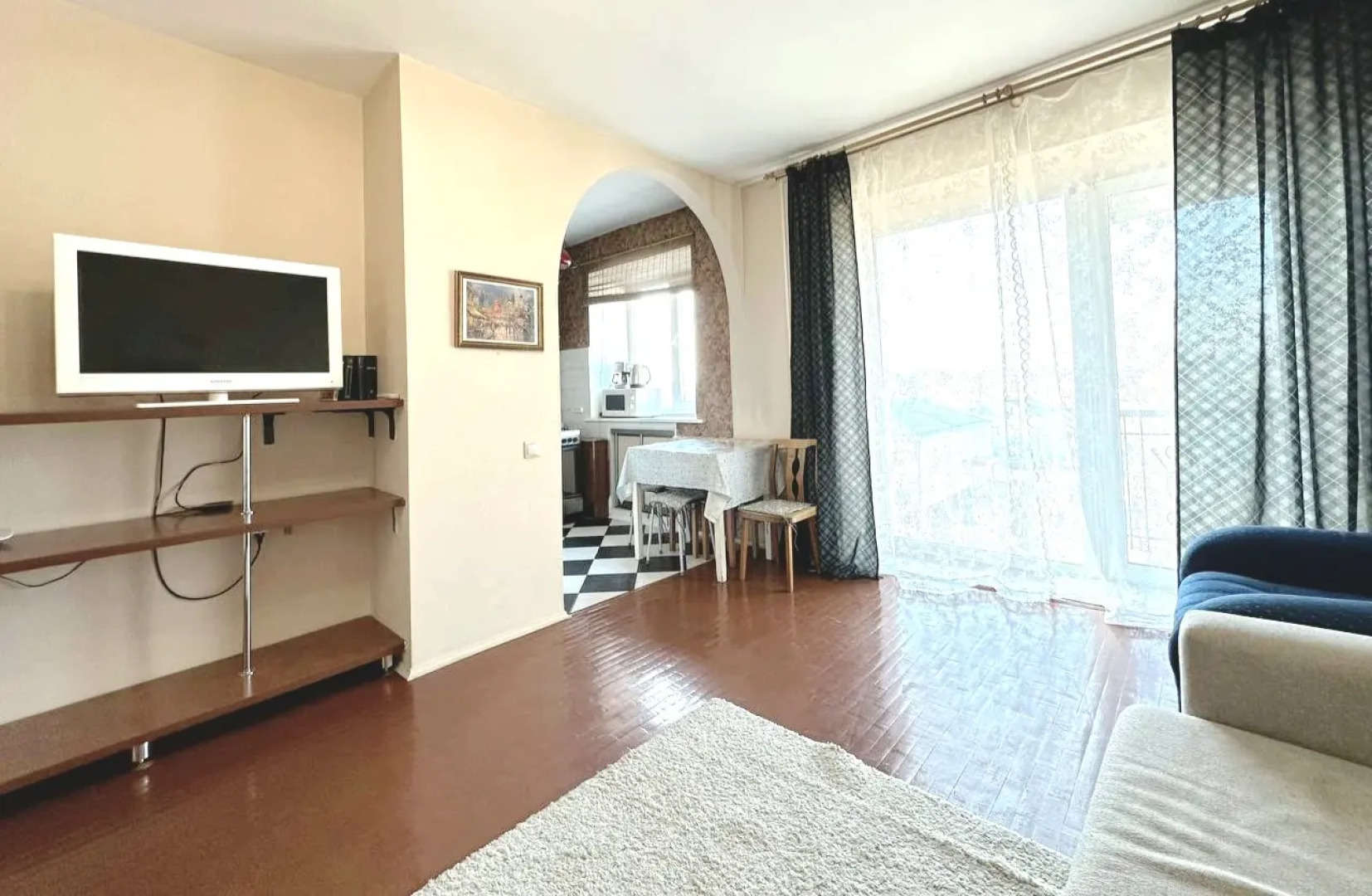 Квартира двухкомнатная в центре на Кирова рядом со стадионом Химик