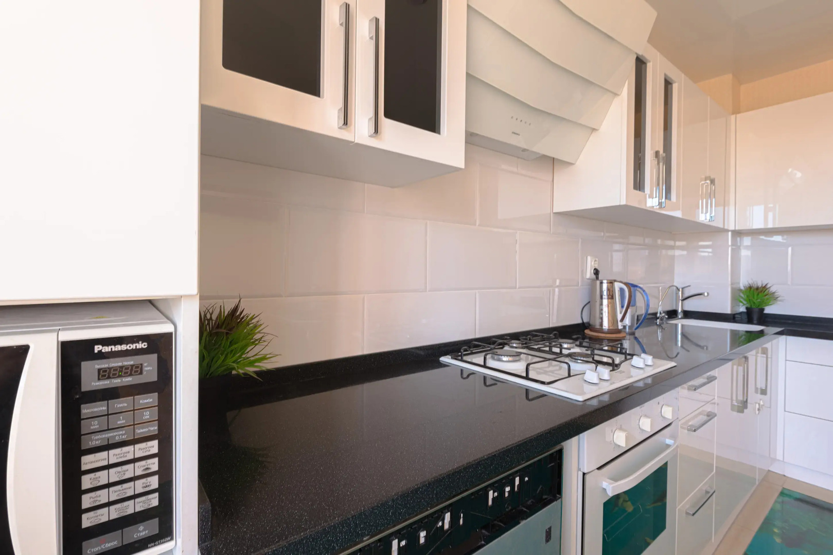 Квартира 1-к в престижном мкр. на Ильенко 14/7 от RentAp, 4 сп.места