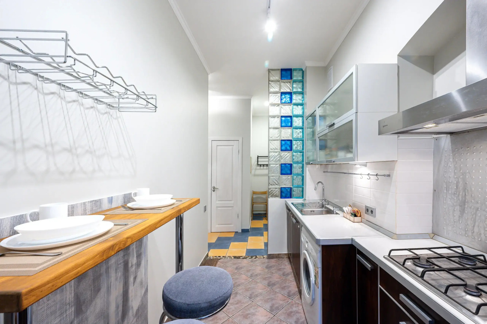 Апартаменты на Моисеенко 4