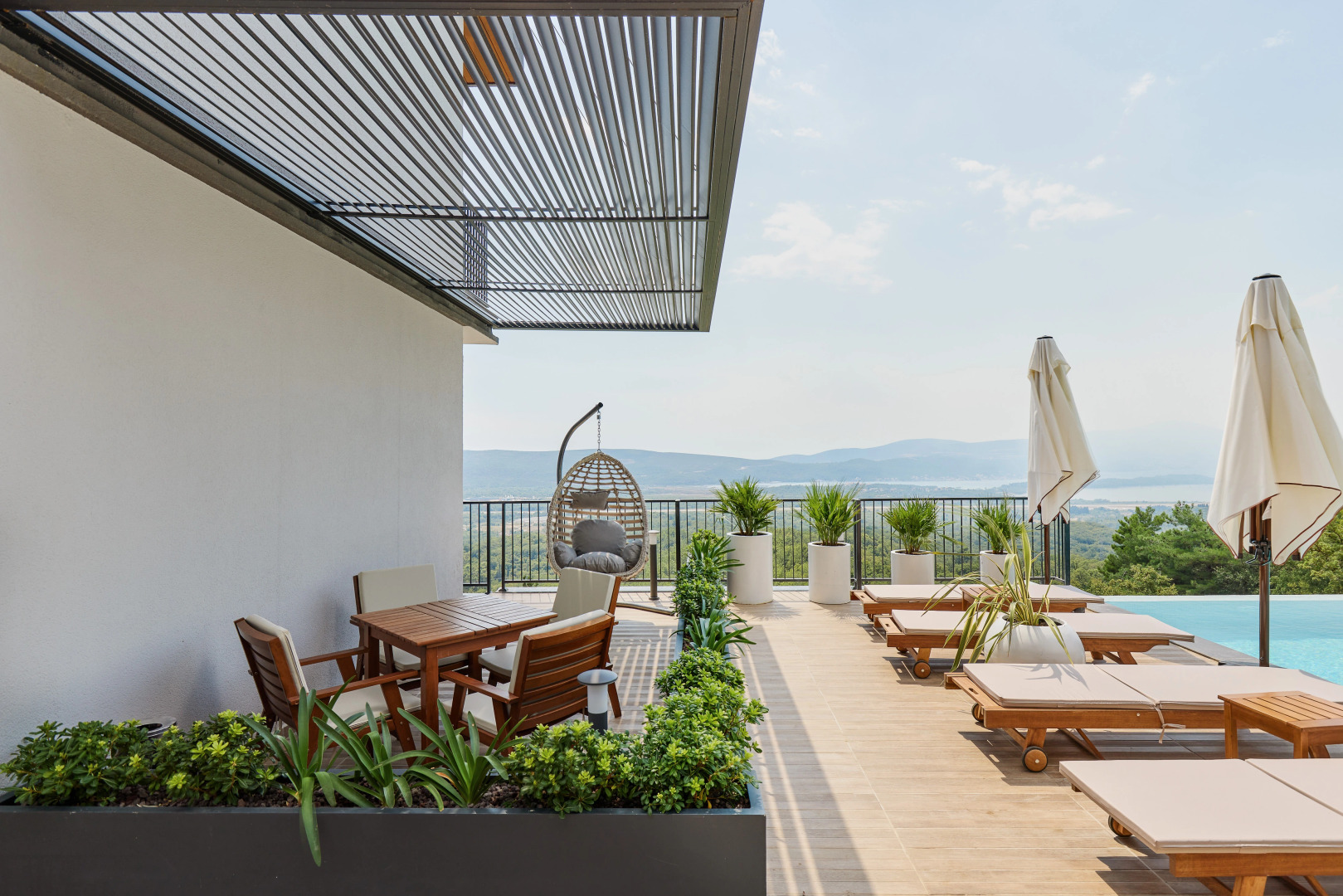 Апарт-отель Bayview Hills Luxury Residences