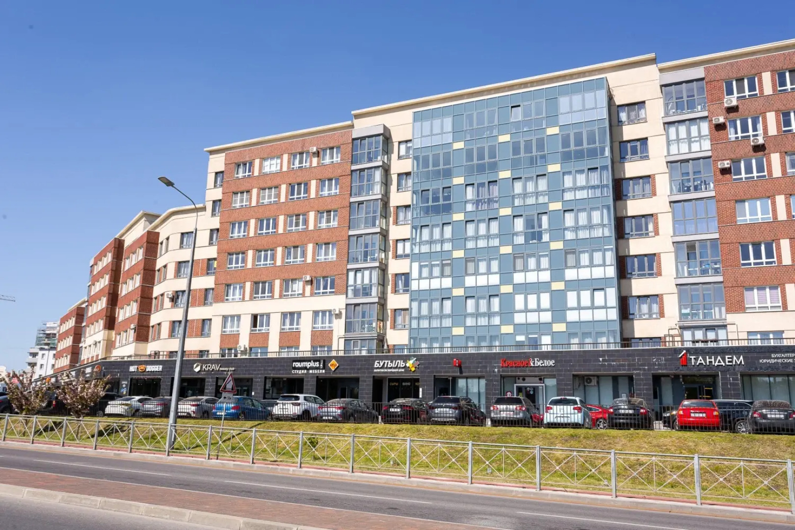 Квартира класса комфорт плюс с видом на реку в центре Рыбной деревни, остров Канта