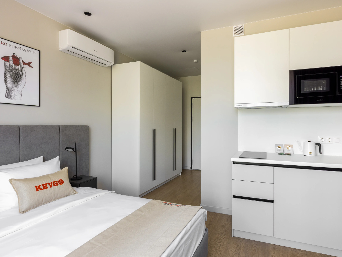 Апартаменты KeyGo 1036 с бассейном и видом на Новую Фондовую Оранжерею