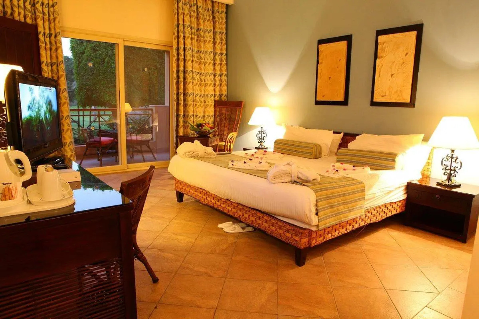 Курортный Отель Swiss Inn Pyramids Golf Resort