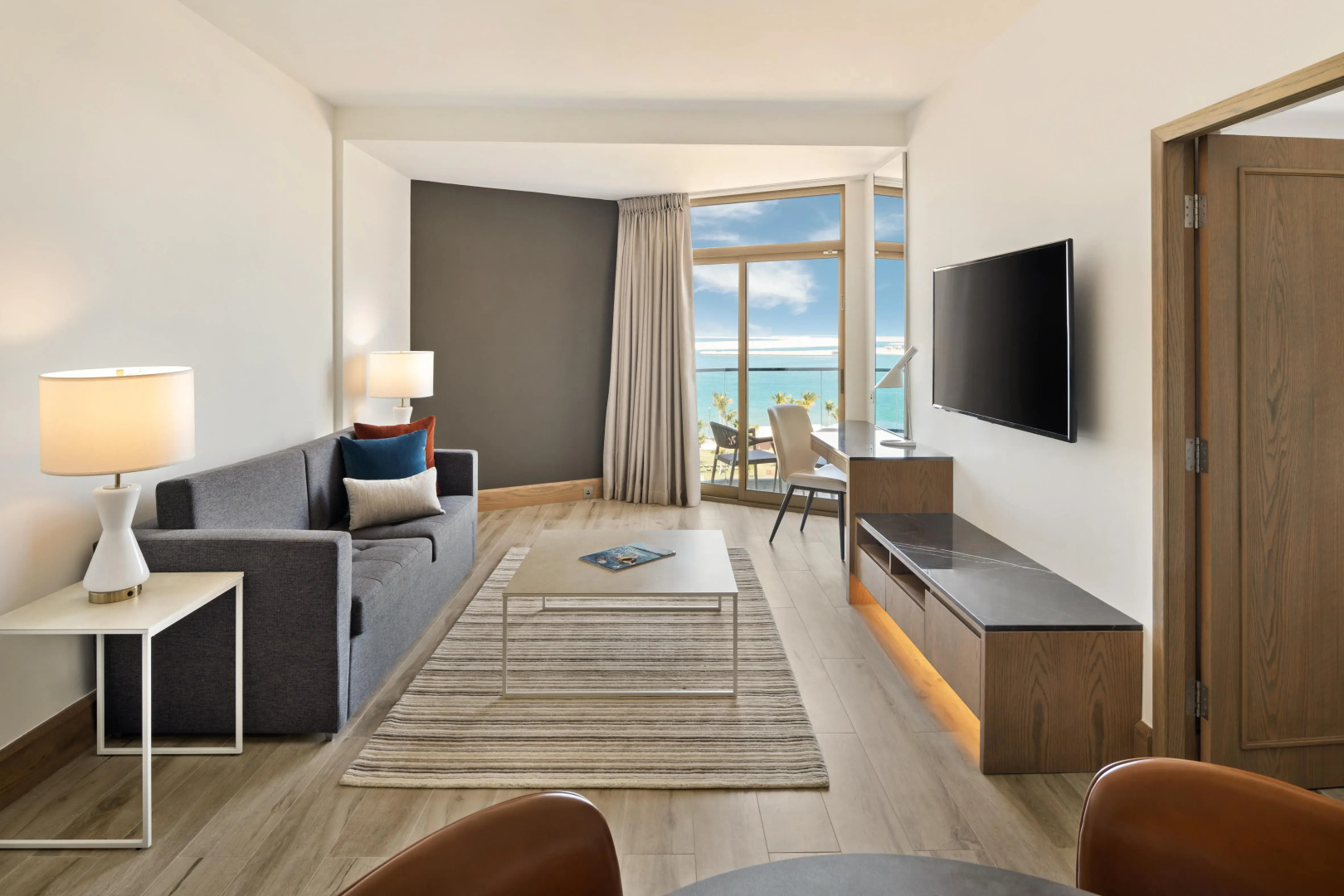 Курортный отель JA The Resort - JA Beach hotel