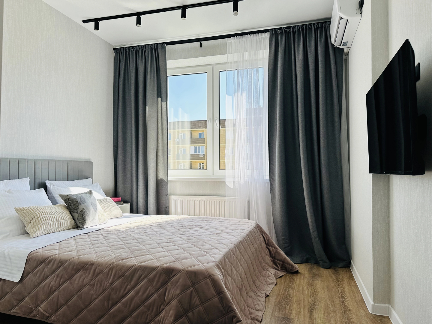 Апартаменты на Летчика Позднякова