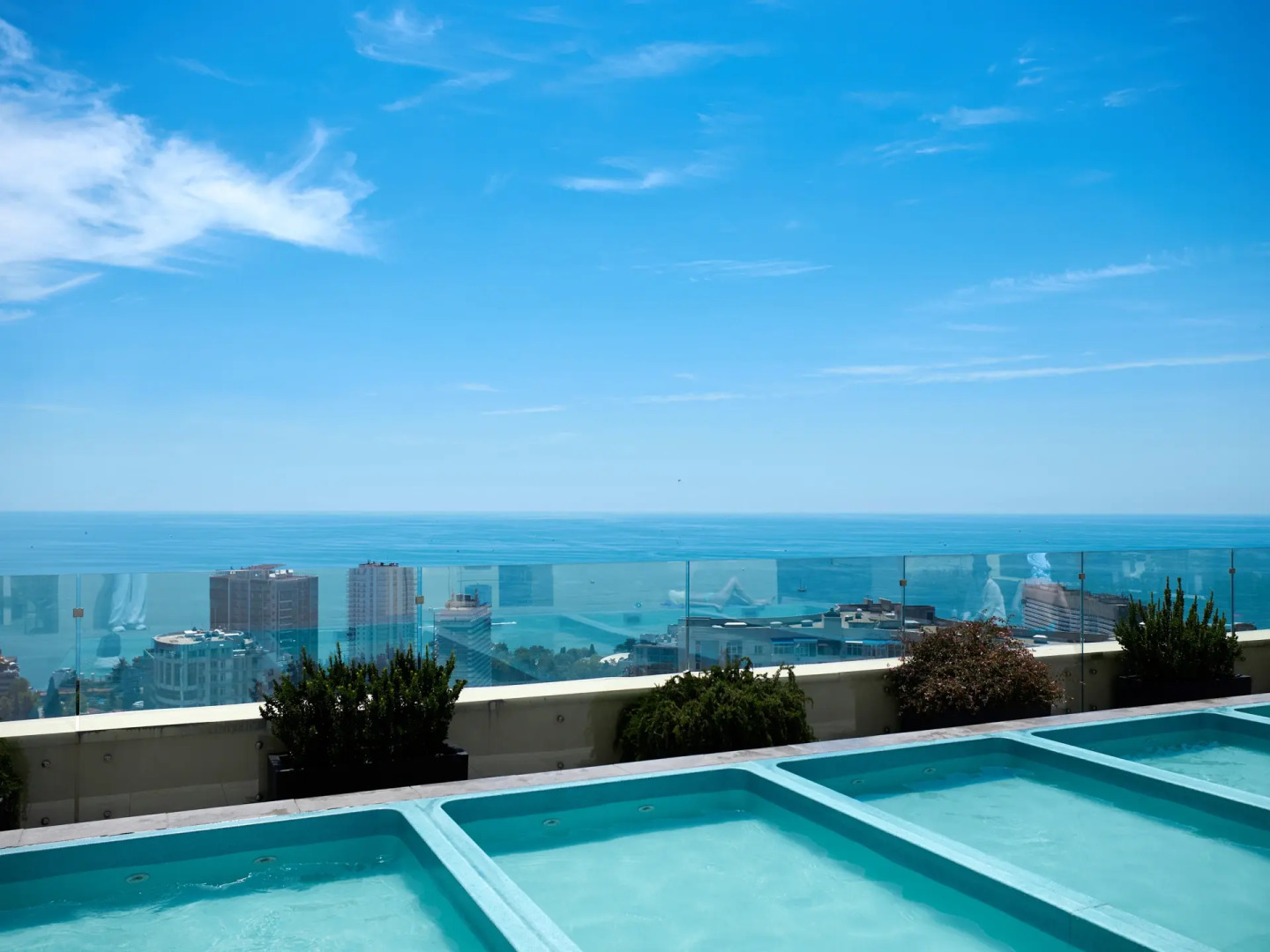 Апартаменты Сочи-Центр Студия с Бассейном на крыше. ЖК Метрополь