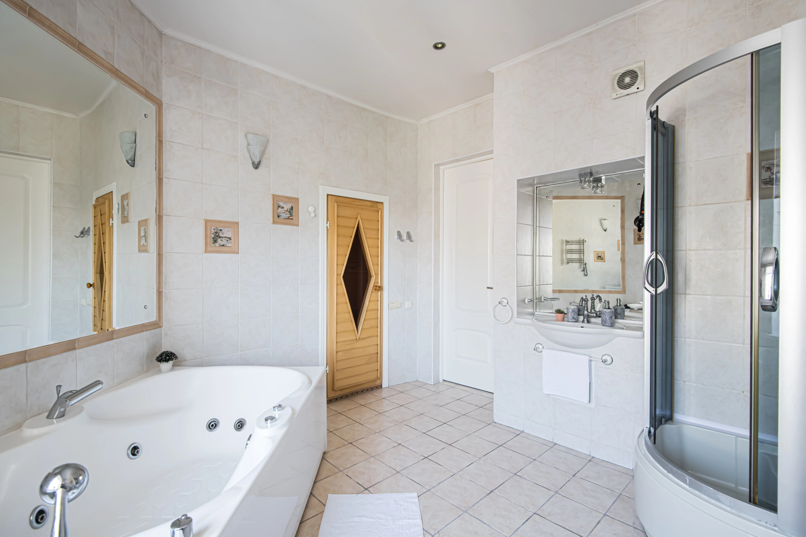 Квартира GM Apartments с Сауной и Джакузи