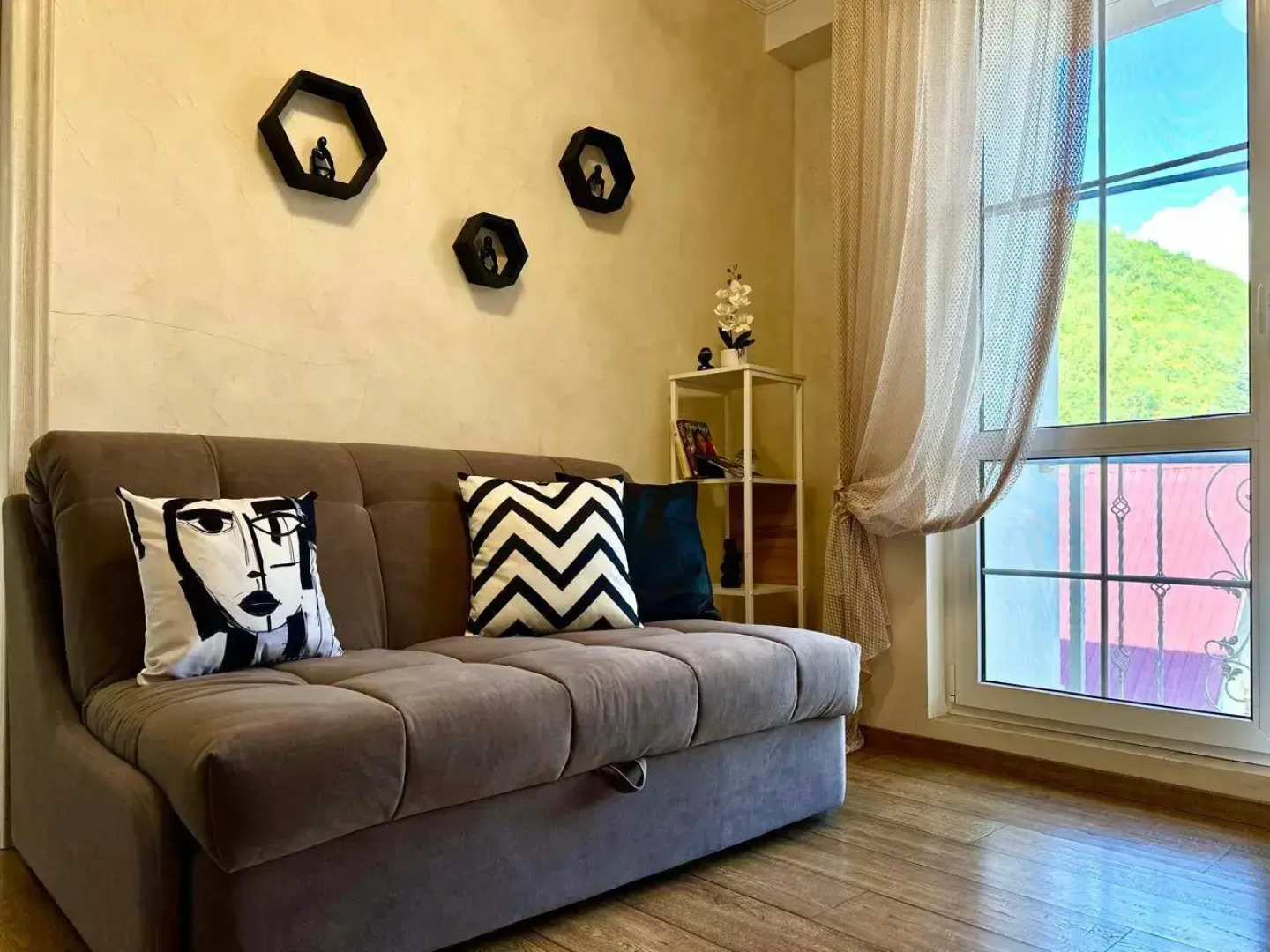 Апартаменты 2-х комнатные ГОРЫ рядом с казино