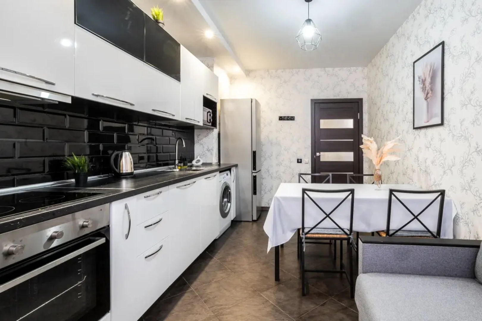 Квартира двухкомнатная Апарт-Отелика в шаговой доступности к парку Галицкого