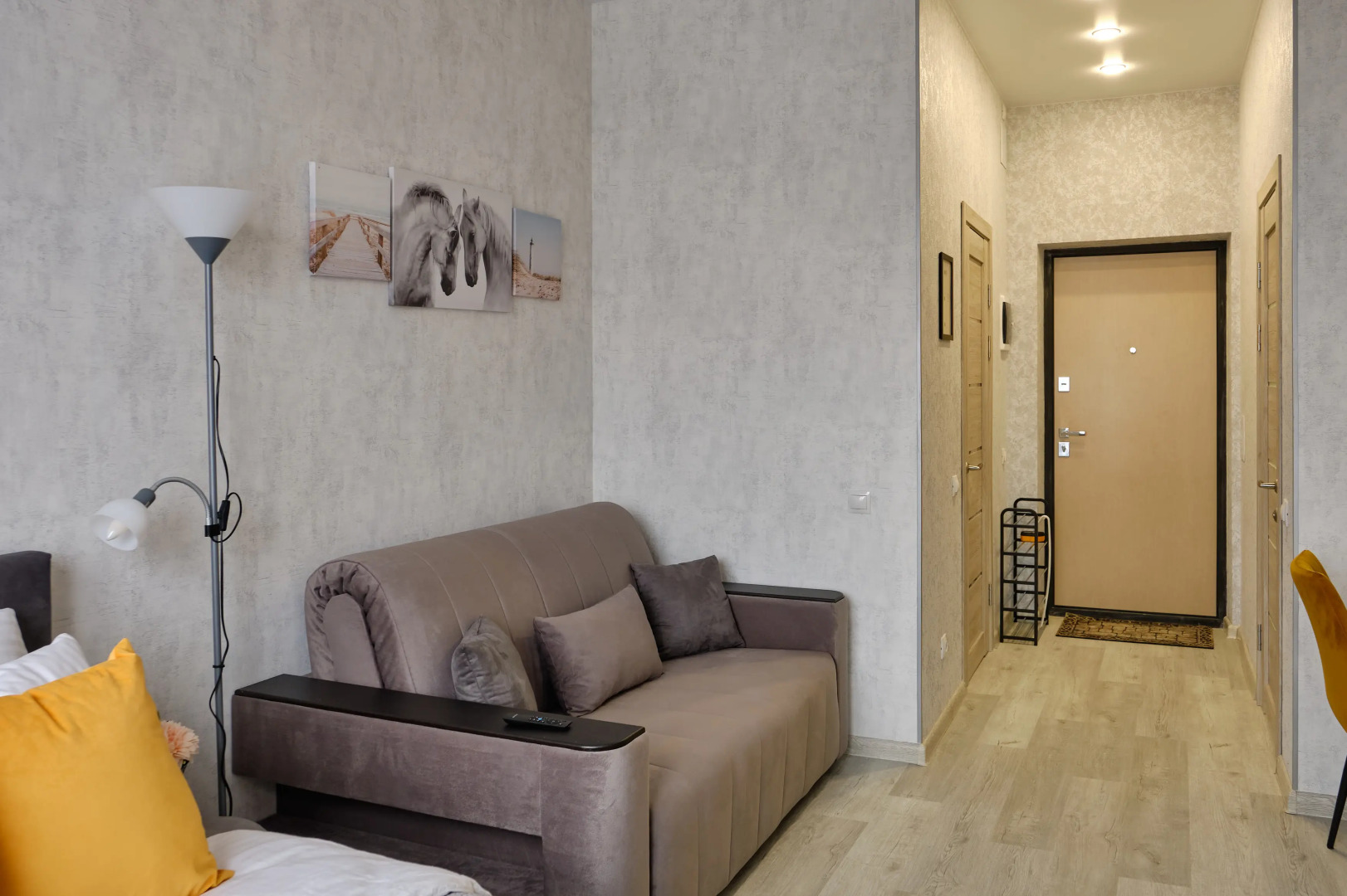 Апартаменты RentPlaza возле Центра