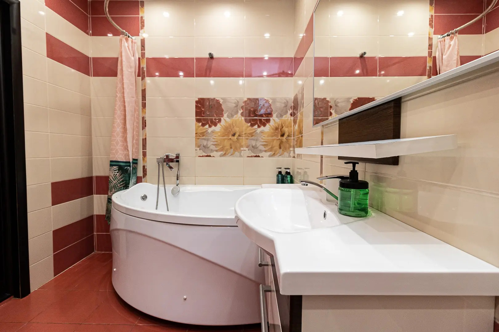 Квартира Просторная двухкомнатная недалеко от парка Галицкого