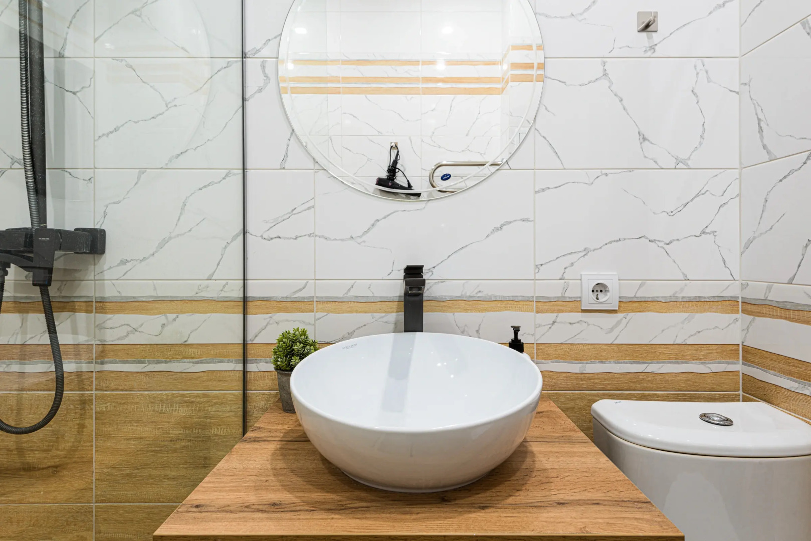 Квартира 1-к в новом мкр. на Прокопьева 11 от RentAp, 4 сп.места, 2 TV, широкая кровать