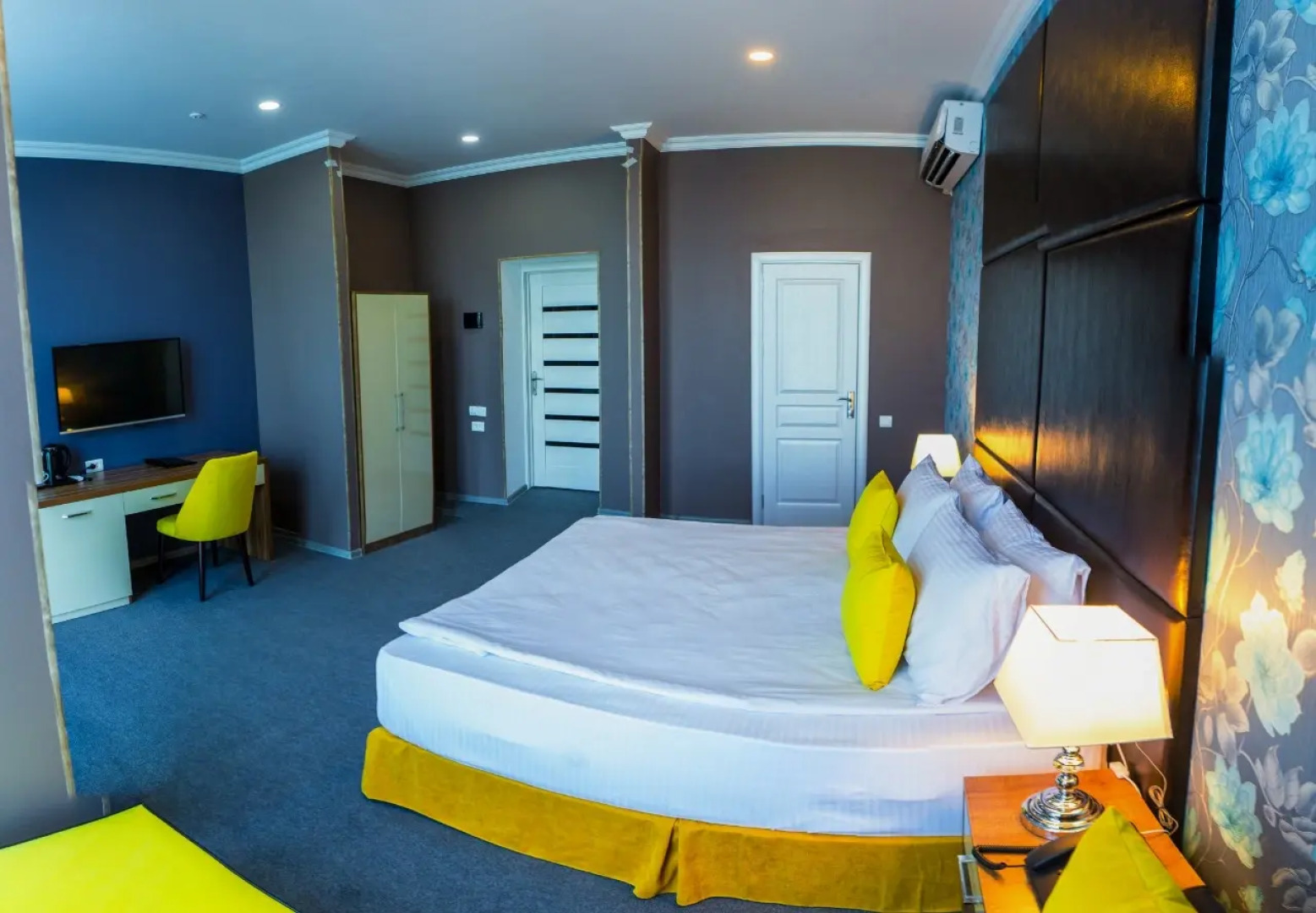 Отель Square Inn