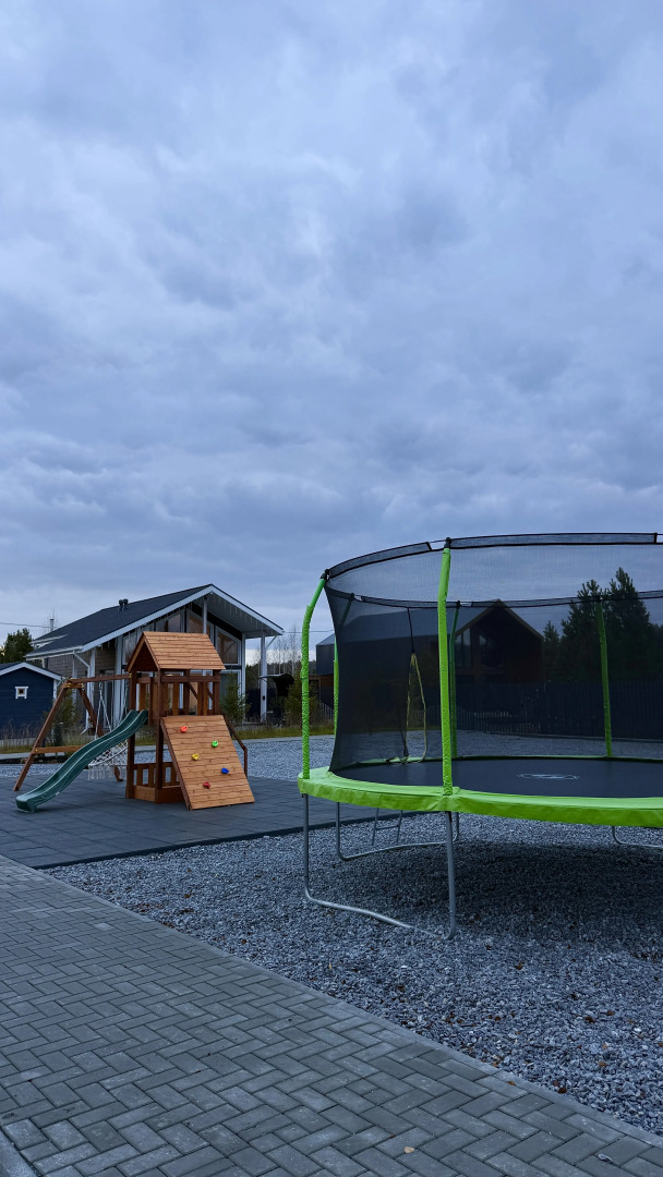 Частный дом с бассейном и баней