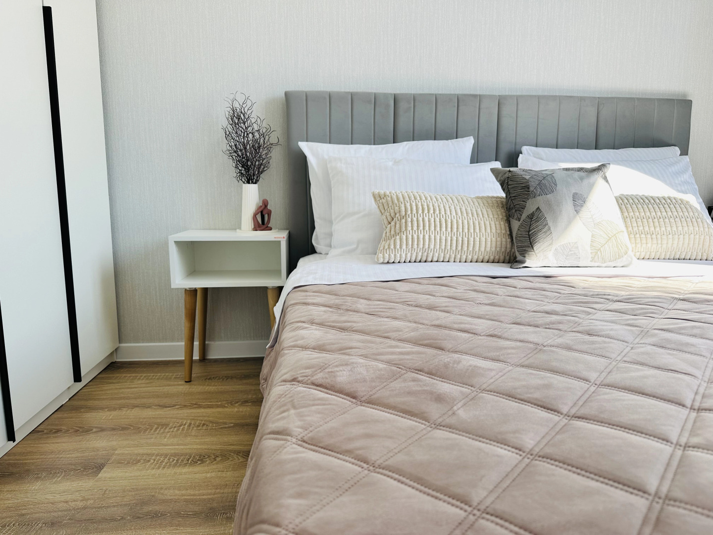 Апартаменты на Летчика Позднякова