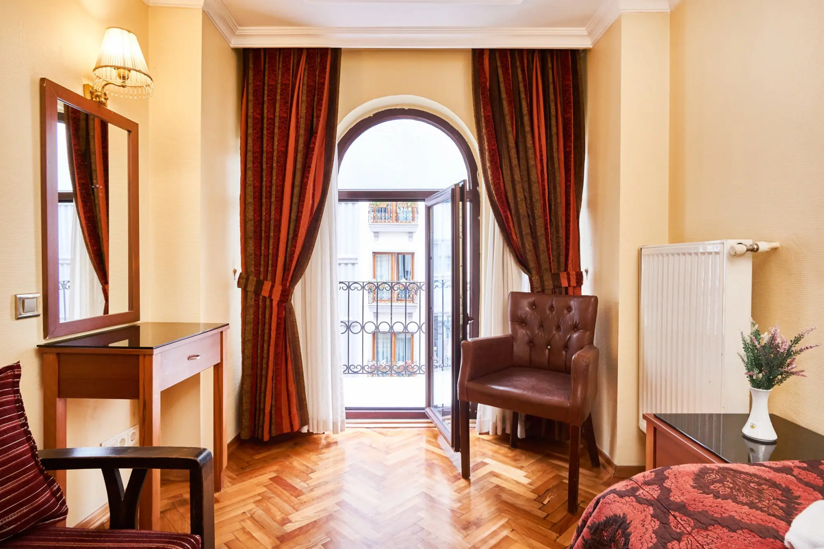 Отель Amber Hotel Istanbul