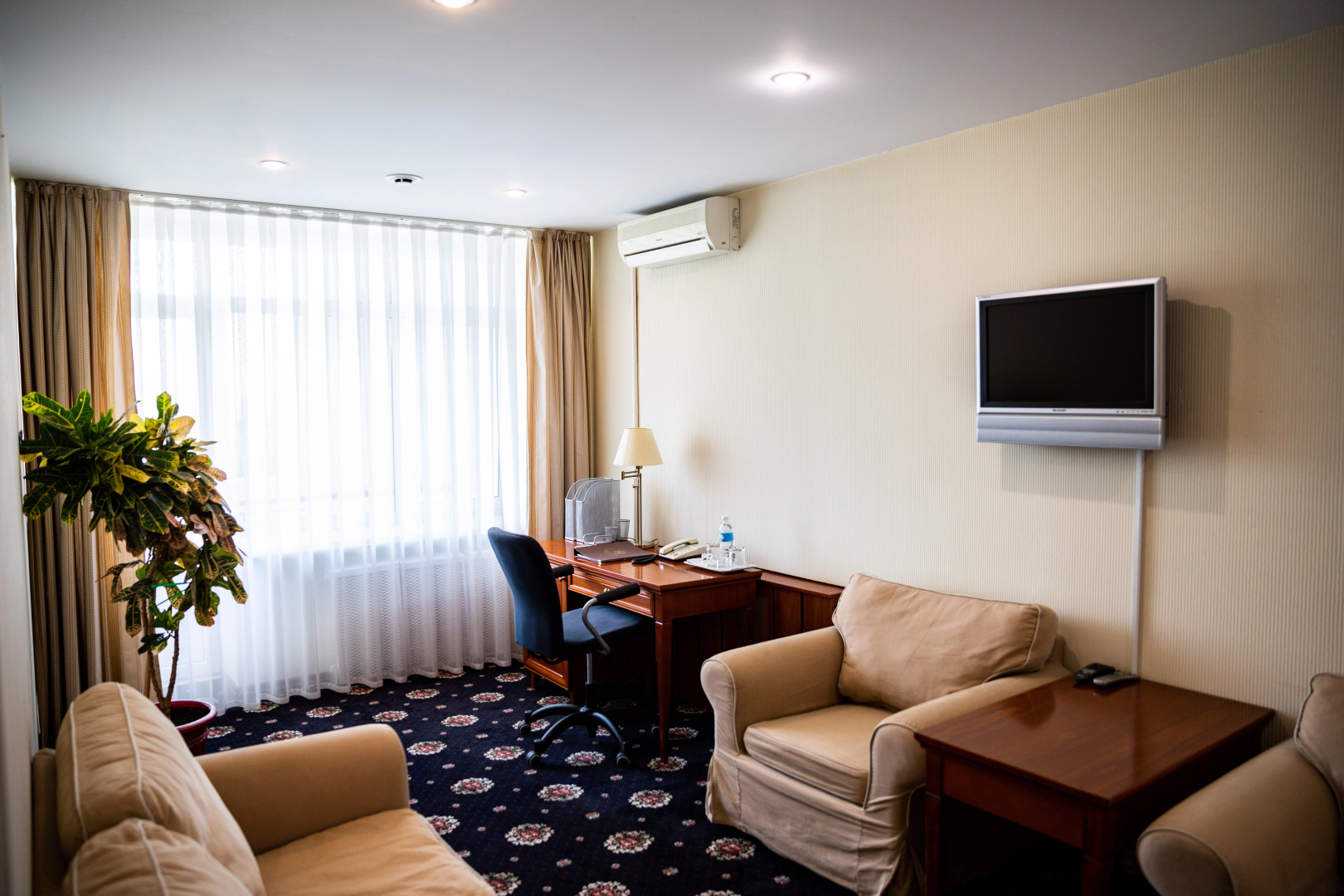 Отель Президент-отель Дис